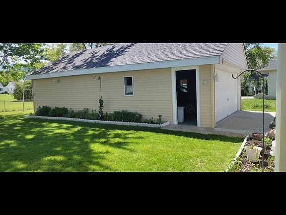 3rd image of 537 E Hosmer St