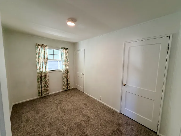 1031 S Parker Dr — Photo 8