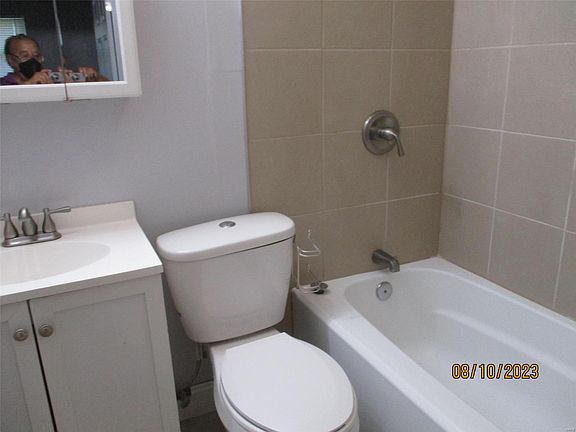 5th image of 1695 Beverly Dr