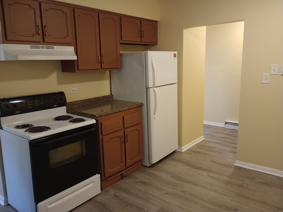 1st image of 1628 W Touhy Ave APT 302