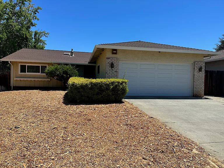 1548 Heron Ave — Photo 1