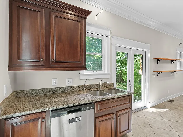 708 Shelby Ave — Photo 19