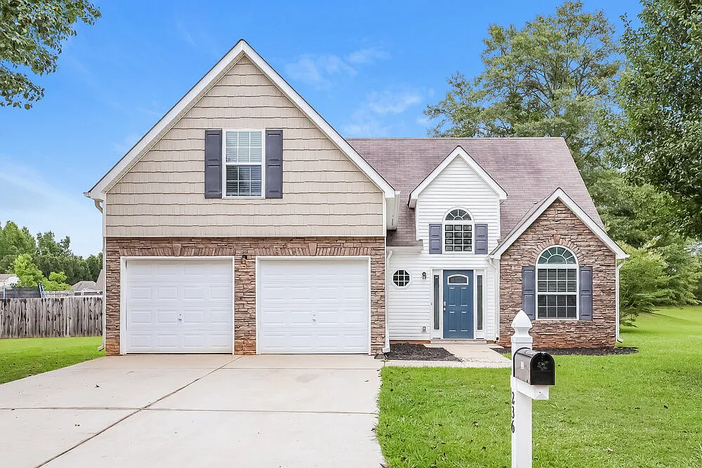 4 bed, 2.5 bath, 2083 sqft, $2,210 — Photo 1