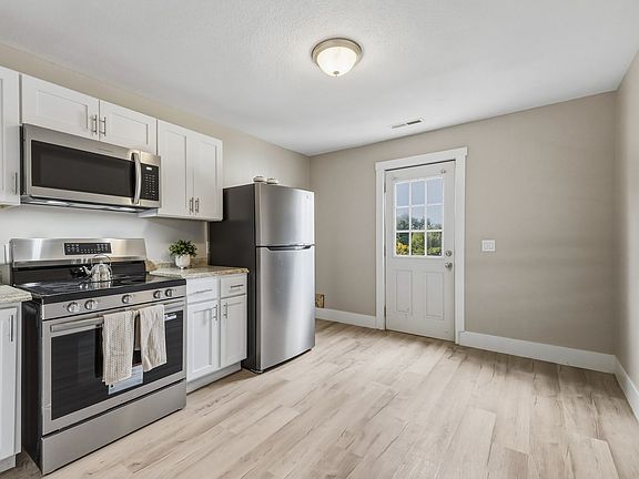 3rd image of 580 Main St