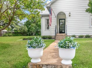 615 W Travis St, Fredericksburg, TX 78624