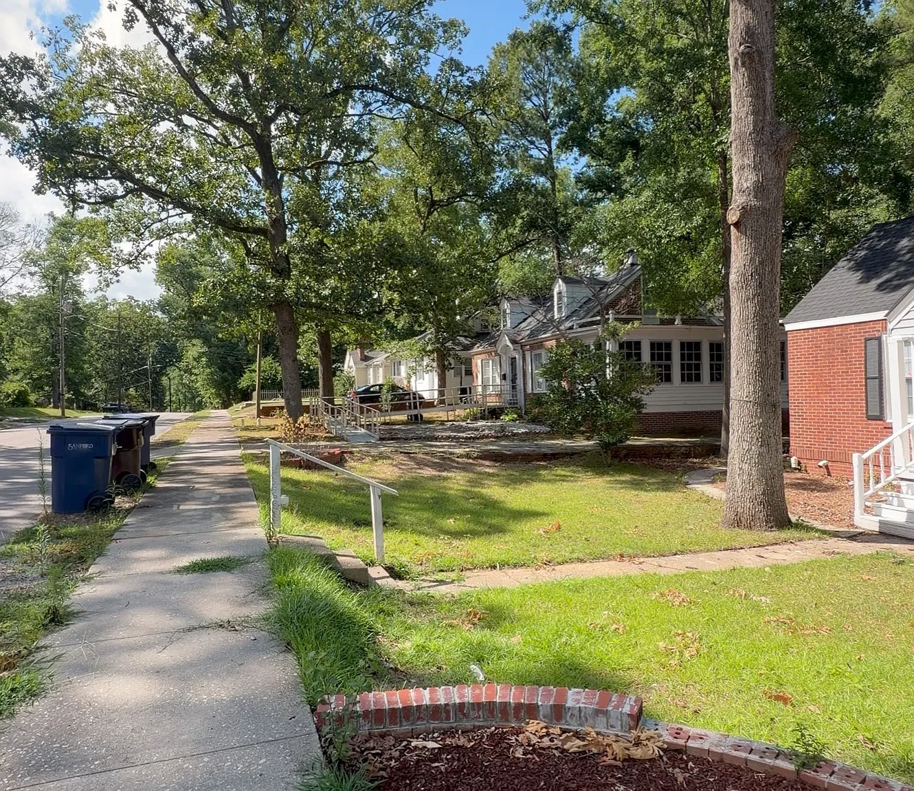 3 bed, 2500 sqft, $1,300 — Photo 1