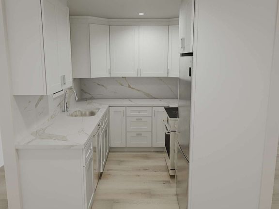 4th image of 5070 Valley Crest Dr