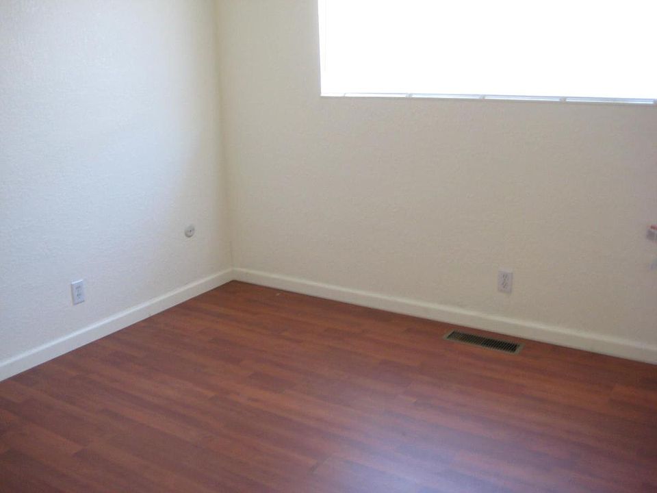 2nd image of 3220 S Francisco Way