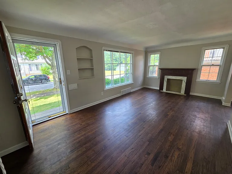 1361 Villa Dr — Photo 3