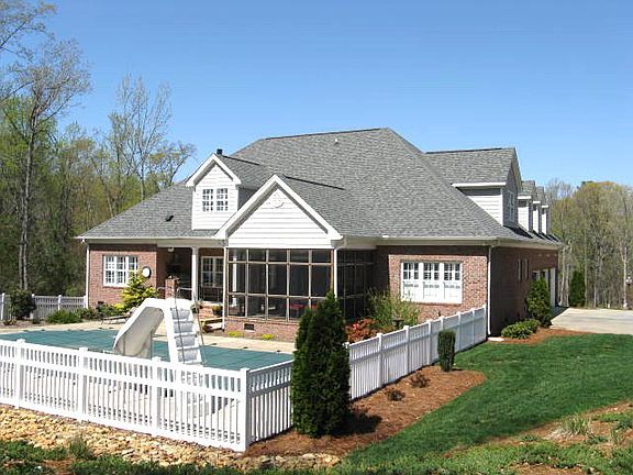 2nd image of 471 Lake Pointe Dr