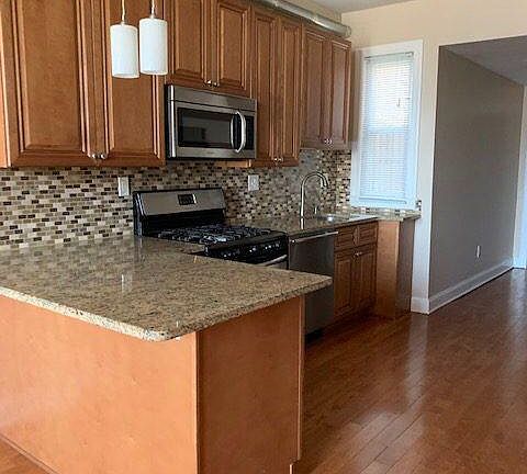 2nd image of 530 N 15th St #1