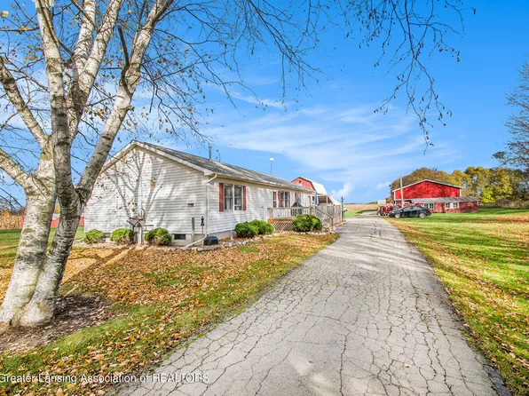 7140 Carlisle Hwy, Vermontville, MI 49096