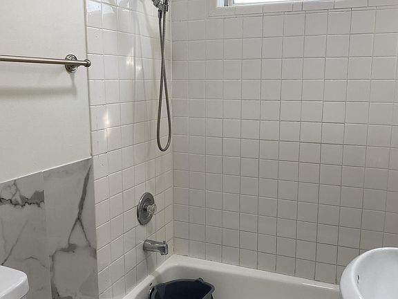 4th image of 3011 Gracia St #1/2