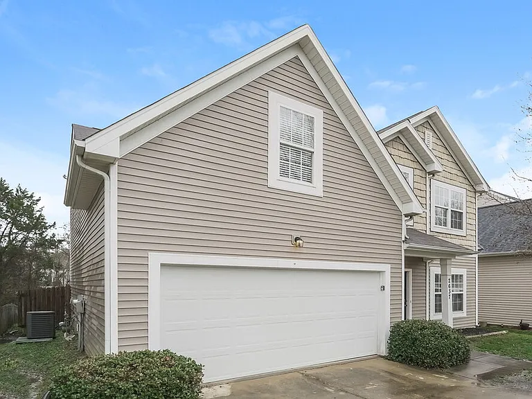 2637 Forest Grove Ct — Photo 3