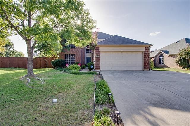 1st image of 702 Oakridge Dr