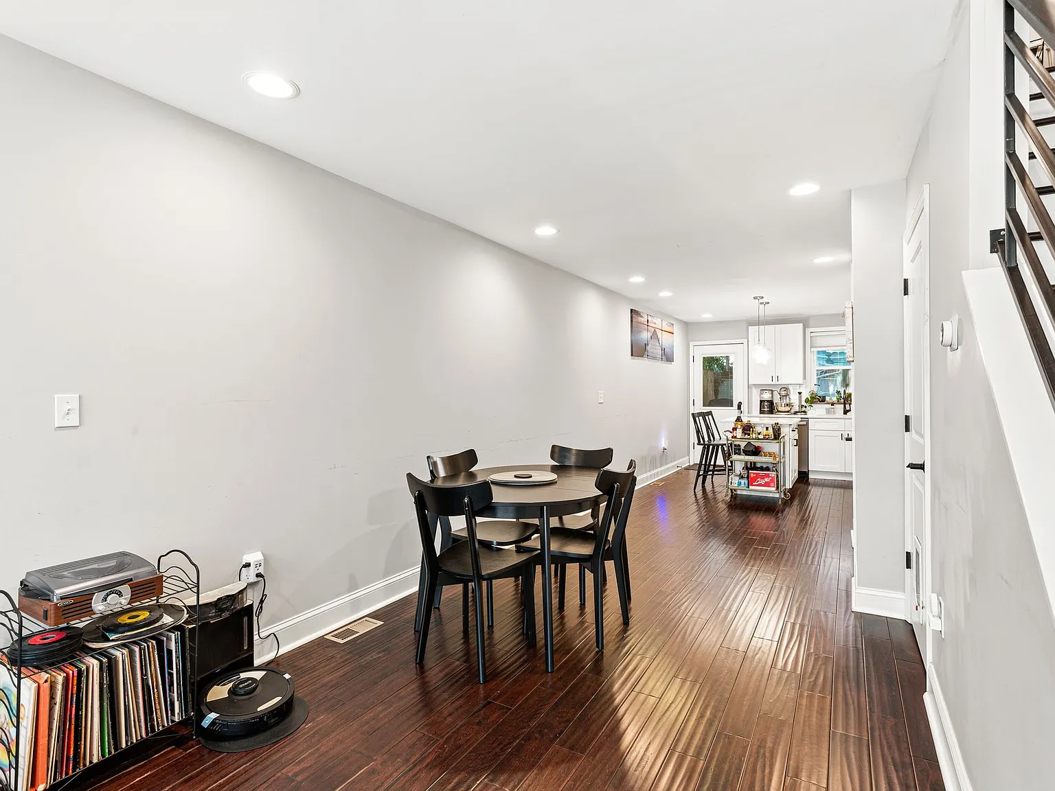 2 bed, 2.5 bath, 1324 sqft, $2,799 — Photo 4