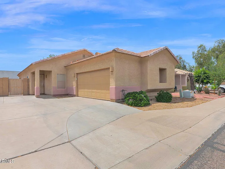 5820 S 26th Pl — Photo 1