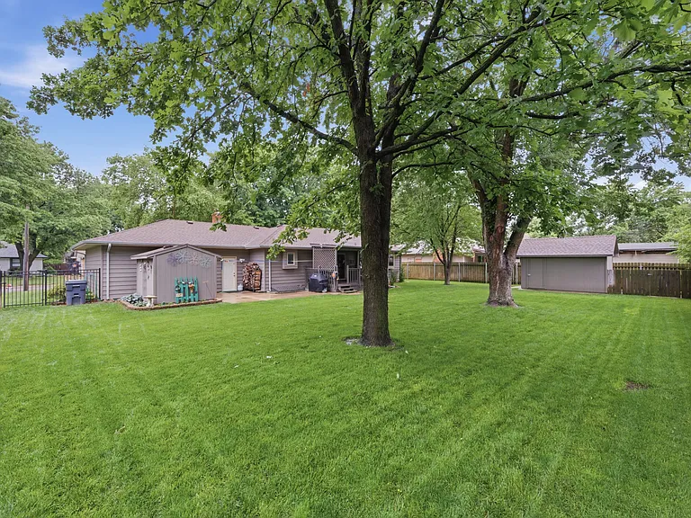 1715 N Stony Point — Photo 28