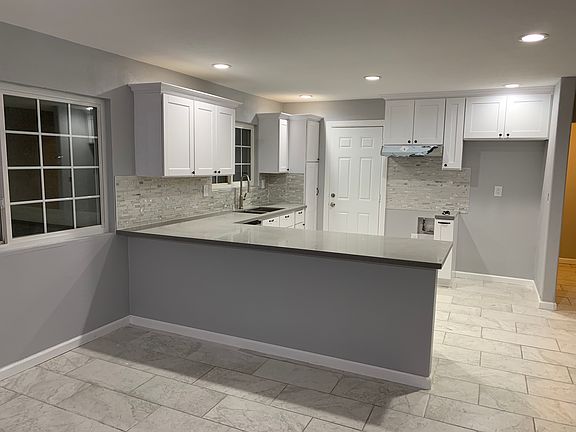 2nd image of 517 Guiberson St