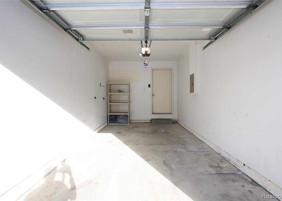 129 E Bay Dr, photo 28