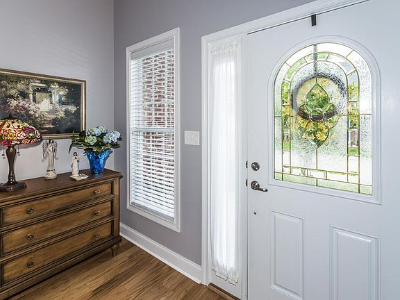 3rd image of 668 Yorkland Way