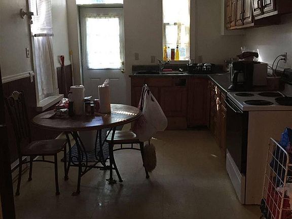 2nd image of 1727 Carnation St
