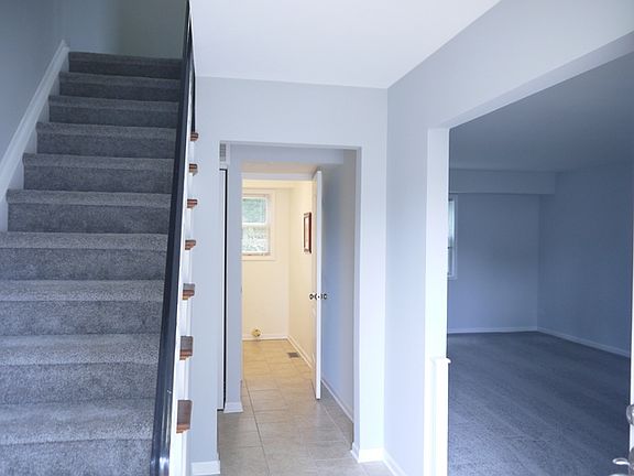 3rd image of 1387 Glengary Dr