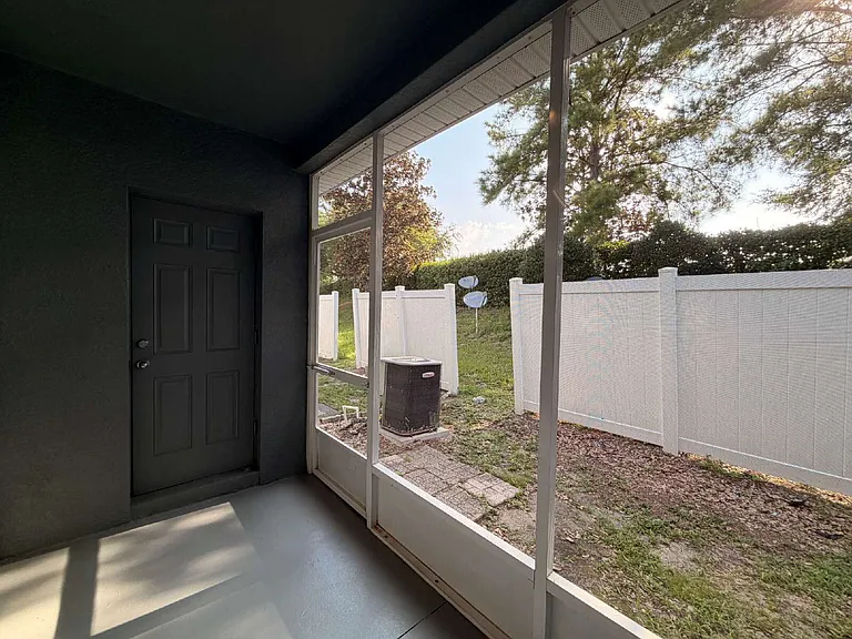 4430 SW 49th Ave — Photo 16