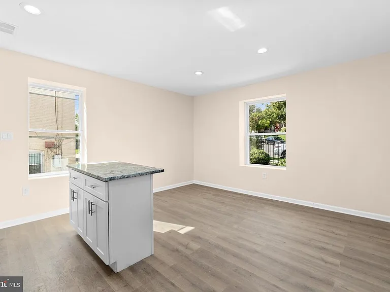 3158 Buena Vista Ter SE #1 — Photo 4