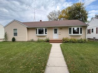 1737 S 3rd St, Aberdeen, SD 57401
