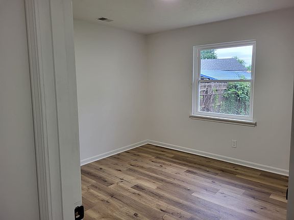 3rd image of 7912 Mackie Ln