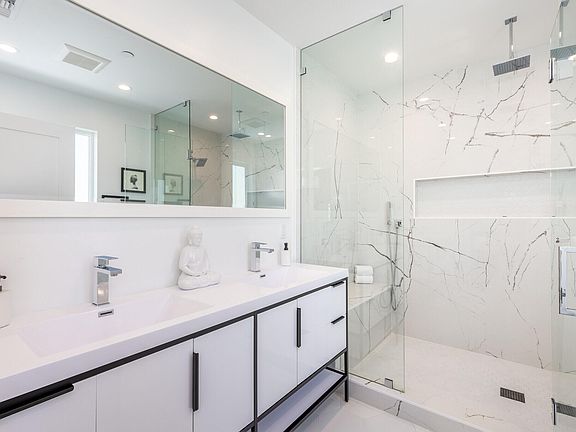 5th image of 5653 Hazeltine Ave #4