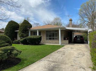 8922 Samoset Trl, Skokie, IL
