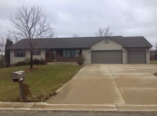 6833 Country Creek Ct, Greenleaf, WI 54126