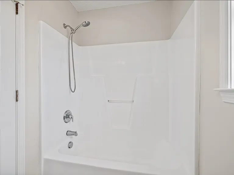 137 Woodglen Dr — Photo 15