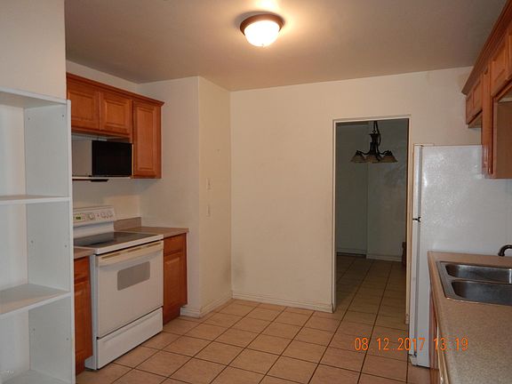 5th image of 2943 E Pinchot Ave