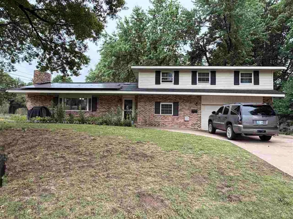 1500 Dover Dr, Ponca City, OK 74604