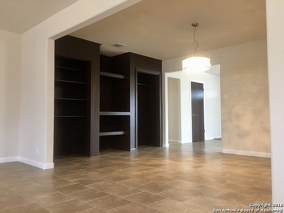 4th image of 143 Windsor Dr