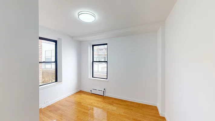 Sold by Thomas Lipovetsky, LREB | media 39