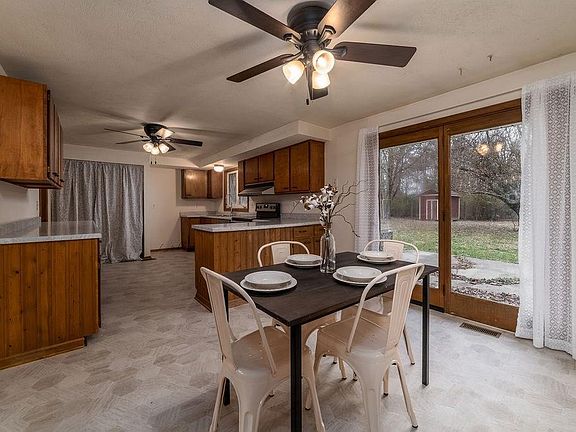 4th image of 2408 S Woodbridge Dr