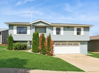 3612 King Dr SW, Cedar Rapids, IA 52404