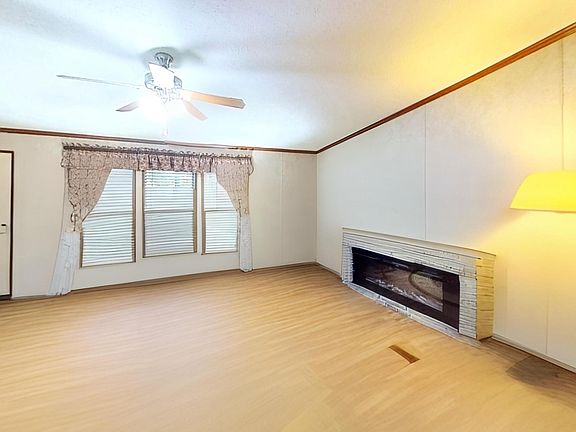 4th image of 44 Pine Garden Dr