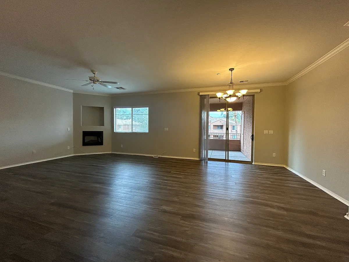 Building Photo - 955 E Knox Rd #254