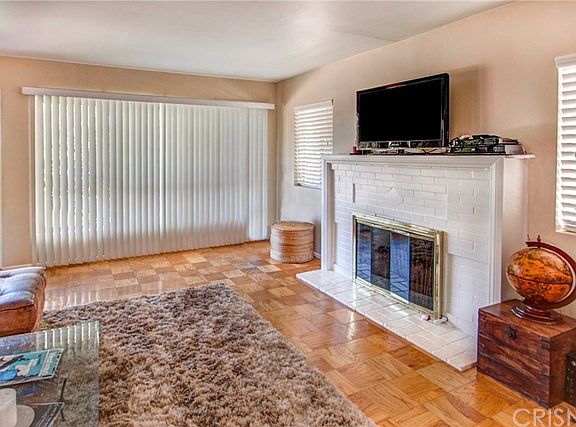 4th image of 10920 Camarillo St