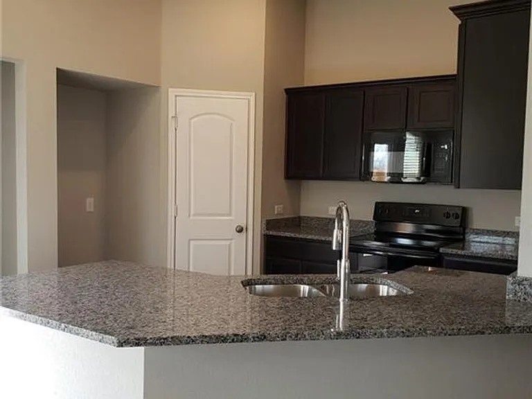 1907 Delano Dr — Photo 5