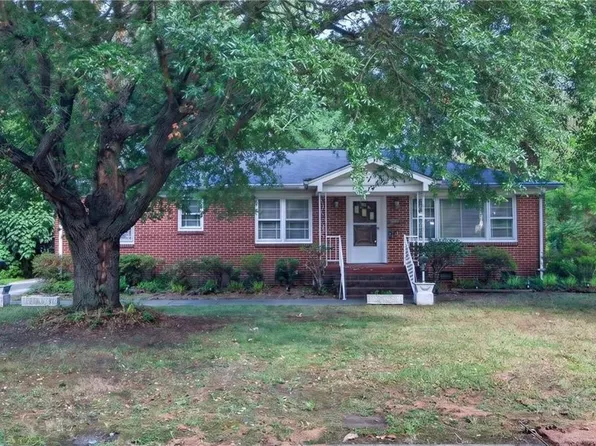 14 Charlton Dr, Hampton, VA 23666