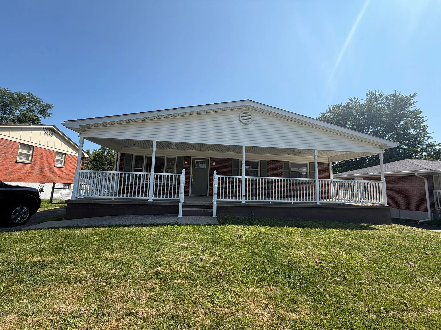 3 bed, 975 sqft, $1,875 — Photo 2