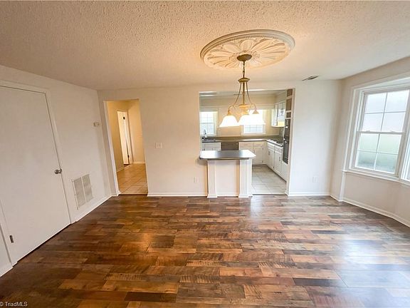 4th image of 2202 Huntington Rd Unit F1