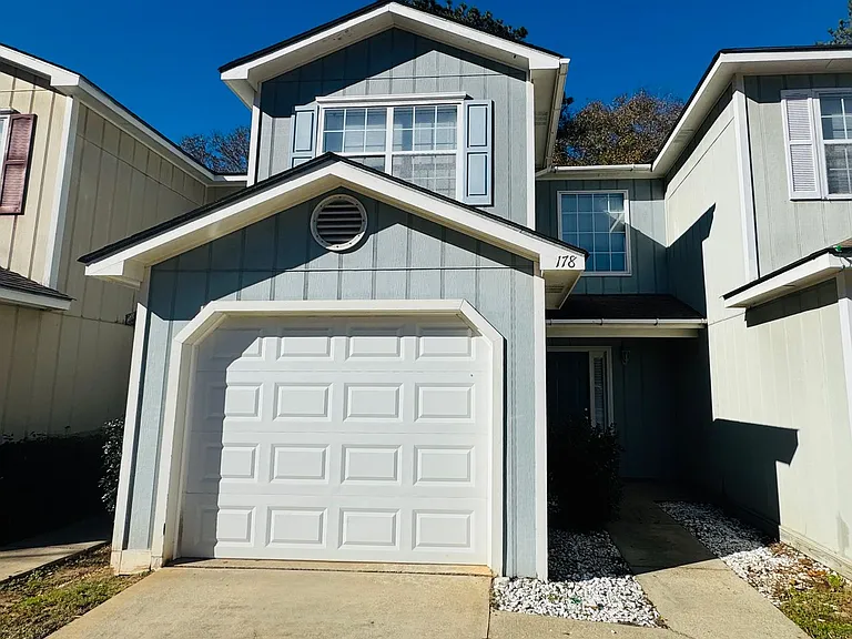 178 Commons Dr — Photo 1