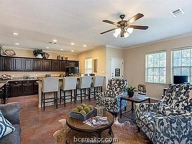 5th image of 342 Newcomb Ln